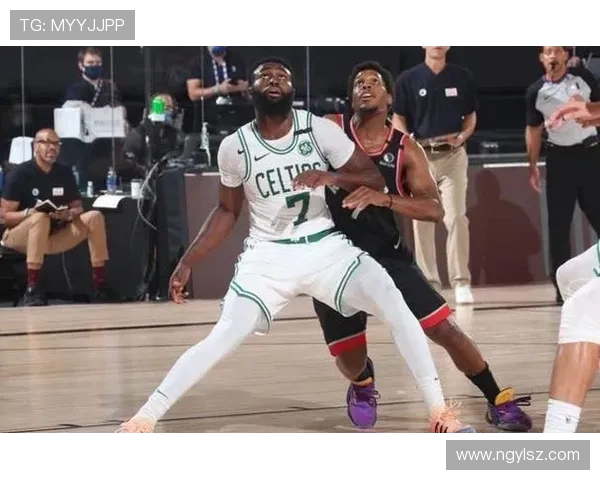 逆袭之战：某队以惊人逆转胜利，终场比分定格在惊心动魄的决胜时刻