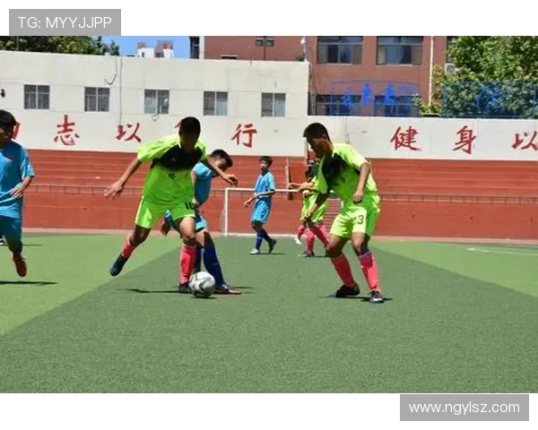 河南队迎战强敌全力争胜挑战新赛季荣耀誓言在球场上书写