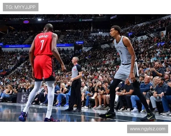 火箭迎战马刺年轻核心对决再掀热潮新赛季首秀引爆全场焦点